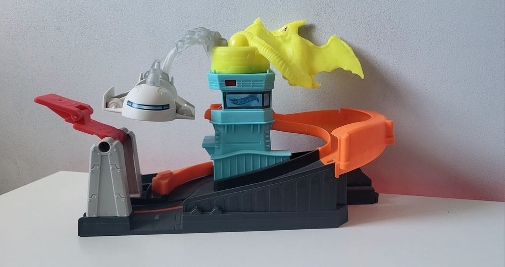 Hot Wheels City - Ptero-port - Atak pterodaktyla + 11 samochodów
