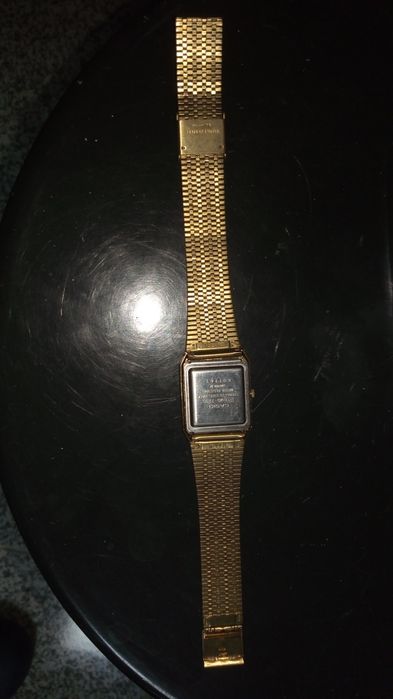Relógio dourado Casio