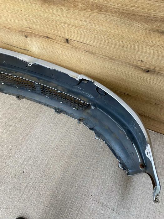 Zderzak przedni toyota yaris I kolor 199