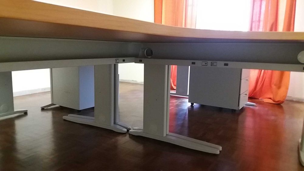 Secretárias 160x110 com divisórias