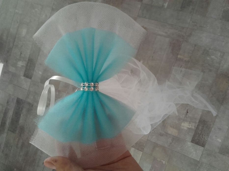 Tiulowe kokardy dekoracyjne na ślub i wesele, różne kolory i wielkości