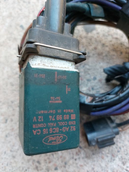 Реле вентилятора охолодження двигуна Ford escort
