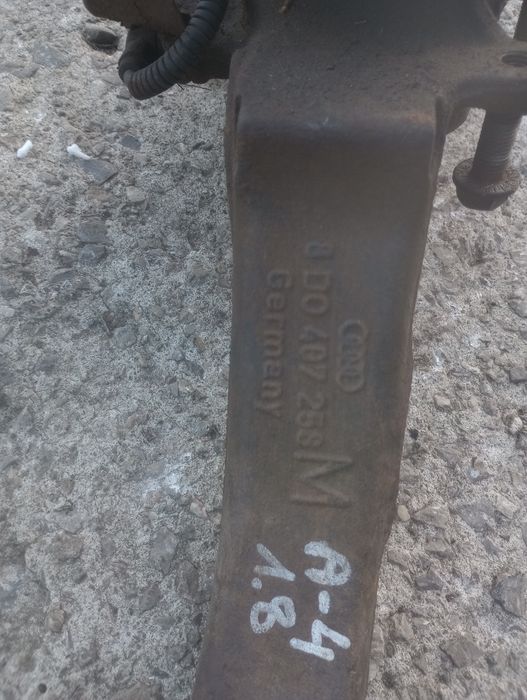 Audi a4 b5 a4b5 a6C5 A6 C5 Passat B5 zwrotnica prawa prawy przód