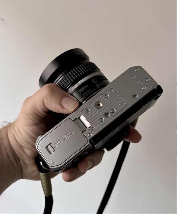 NIKON ZF Silver / Como Nova