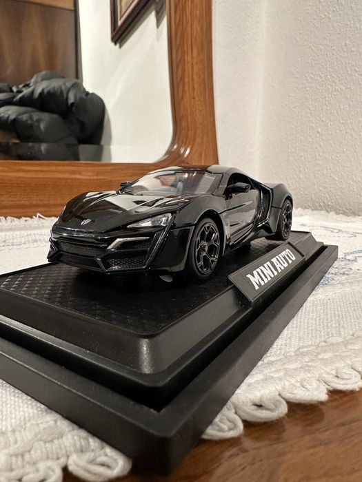 Vendo carro miniatura escala 1:32