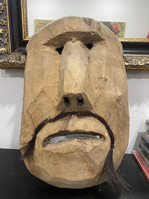 Mascara de madeira