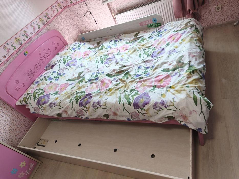 Продам комплект дитячих меблів Cilek Barbie