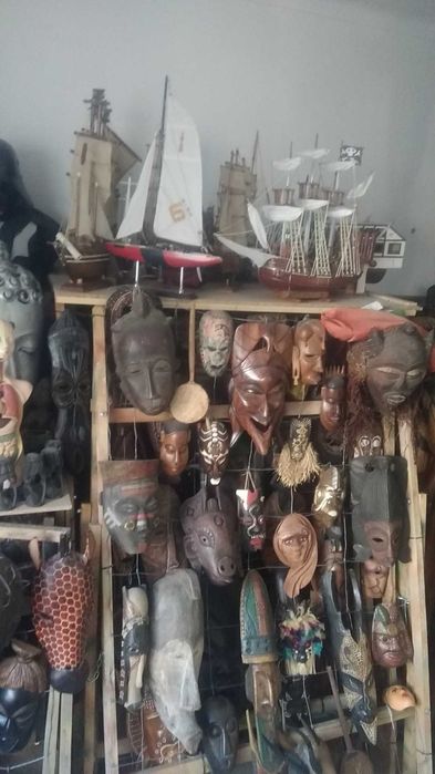 Centenas Máscaras e Estátuas Africanas (coleção)