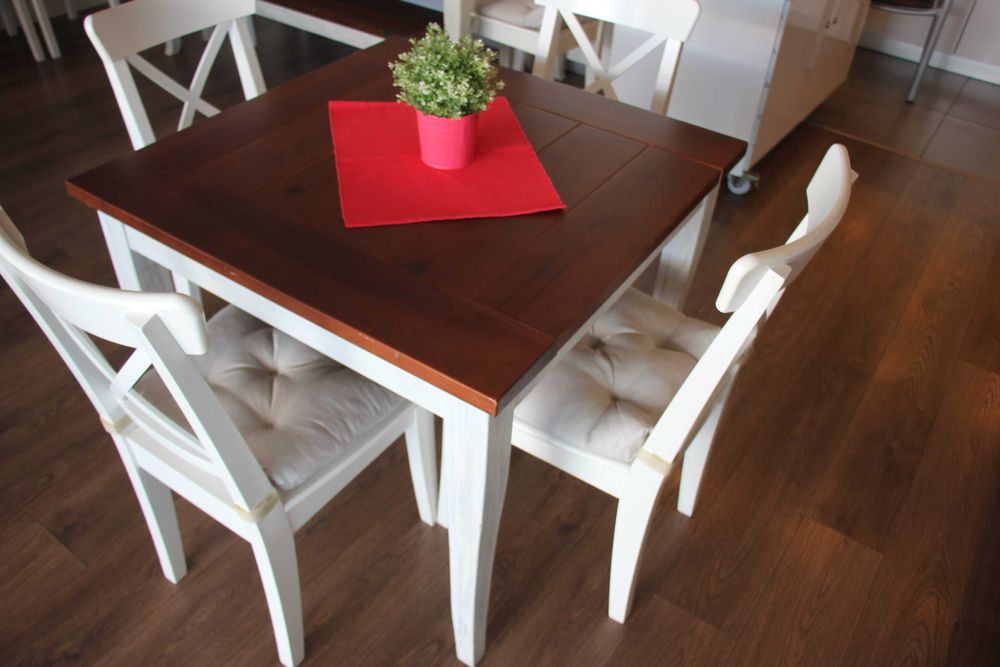 Mesa de madeira para 4 pessoas