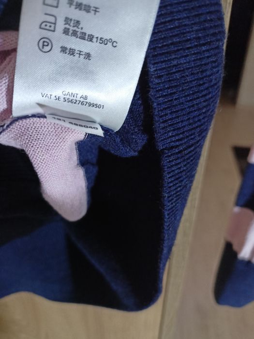 Rozpinany sweter damski Gant. Rozmiar S.
Kardigan na guziki.
Stan bard