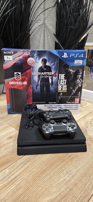 Stacja PS4 +2 x pad