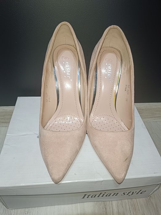 Sprzedam buty na srebrnej szpilce