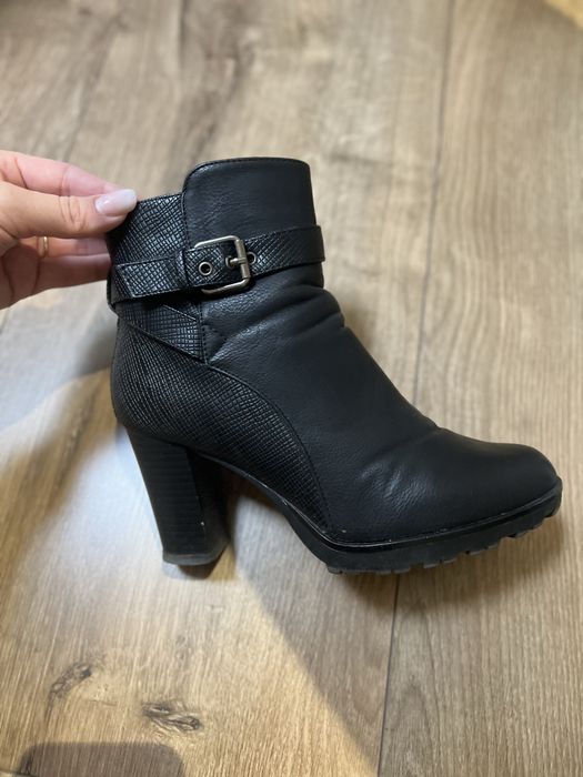 Botki nieocieplane na obcasie