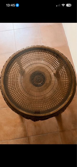 Mesa de centro antiga em bom estado