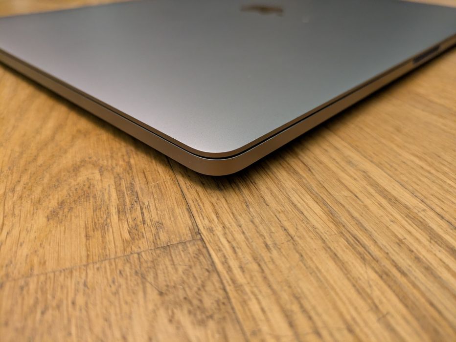 MacBook Pro 2018/2019, 15", i7, 17/512 ГБ.