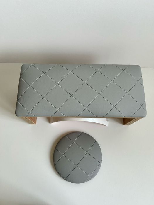 Podpórka do manicure paznokci pod dłoń. Komplet szary pikowany