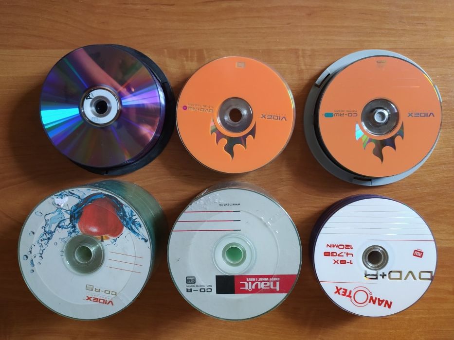 Штучно НОВЫЕ болванки диски DVD R, CD R, DVD R двусторонние сумочки