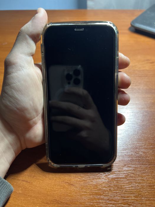 Продам Айфон 11