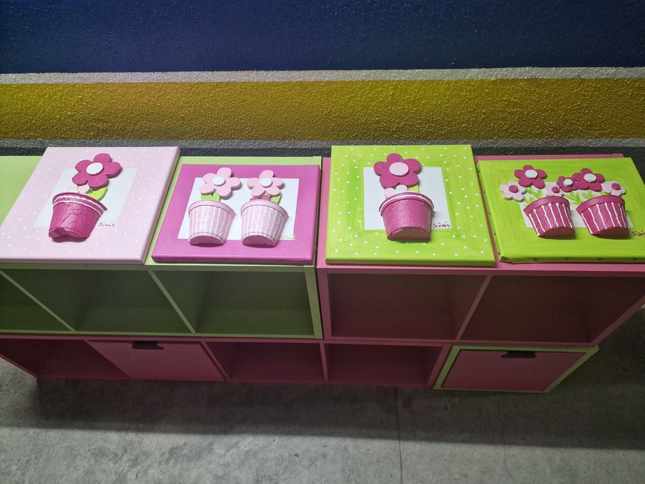 Estante modular quarto criança com quadros