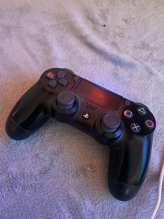 Playstation 4 pro + 2 джойстика