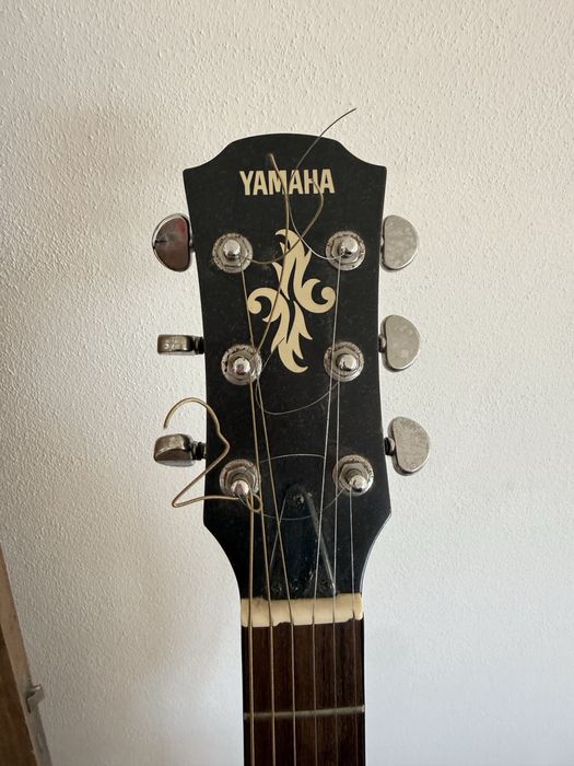 Guitarra Yamaha APX-4A