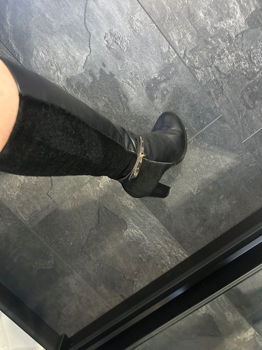 Взуття шкіряне зі встравкою замши