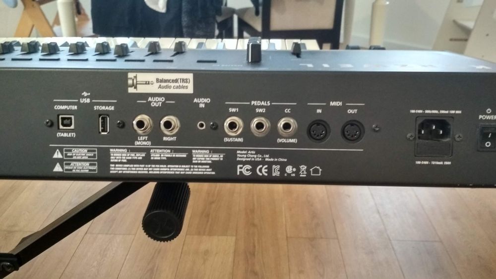 KURZWEIL ARTIS 88 klawiszy z futerałem