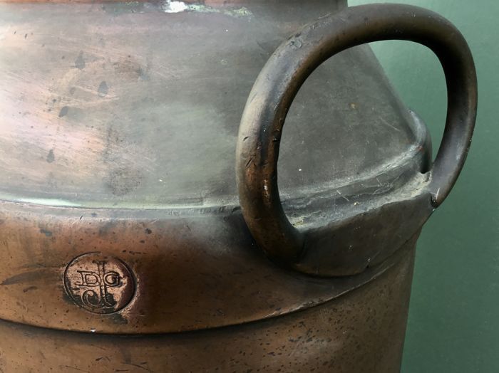 Leiteira antiga em cobre