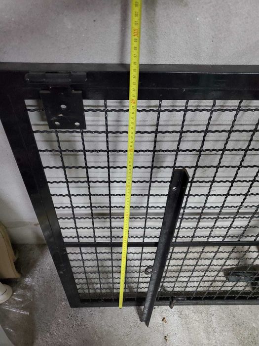 Porta em grade de ferro