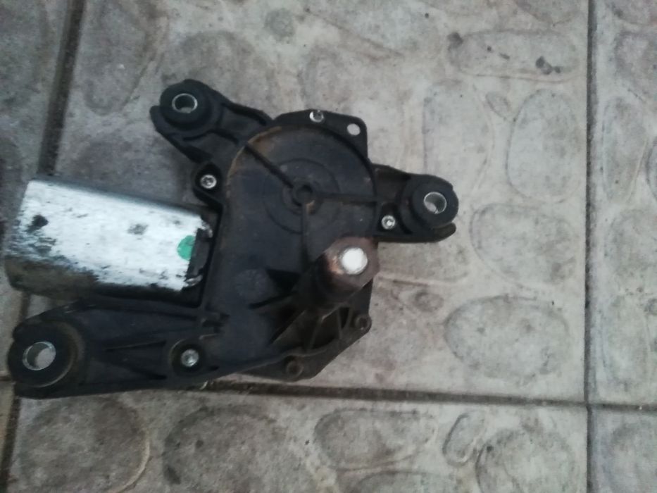 Моторчик слоочисника на опель комбо.