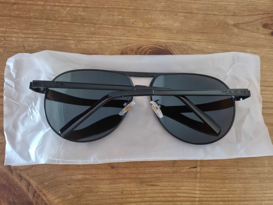 Óculos de sol Police polarizados haste metal pretos lente espelhada