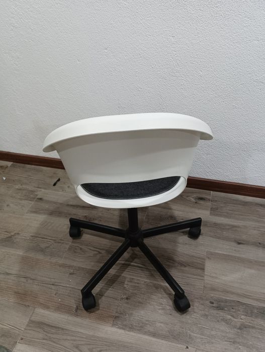 Cadeira giratória IKEA