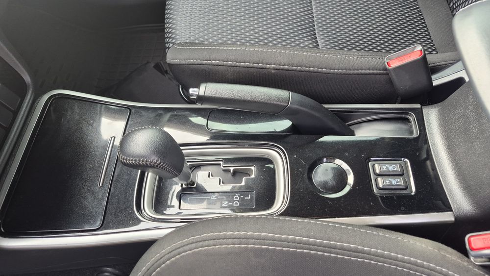 Продам офіційний  Mitsubishi Qutlander