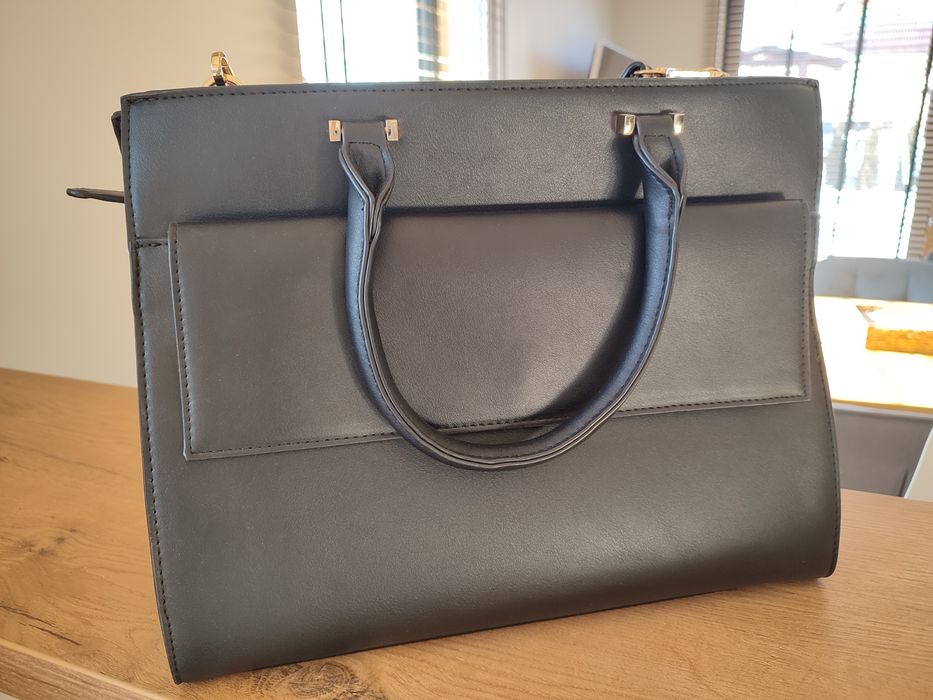 Czarna torebka Reserved