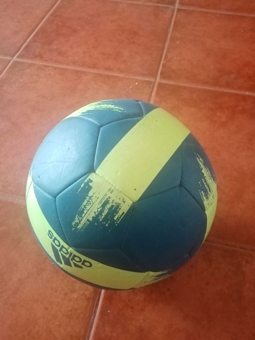 Bolas andebol e futebol