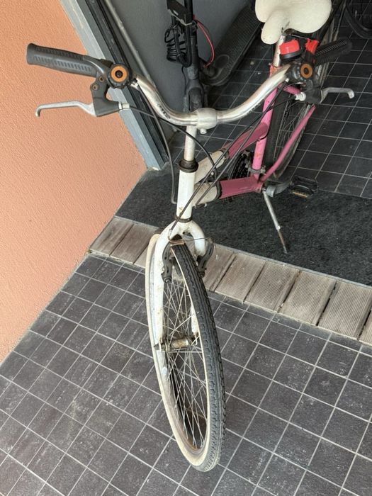 Bicicleta rosa - mulher