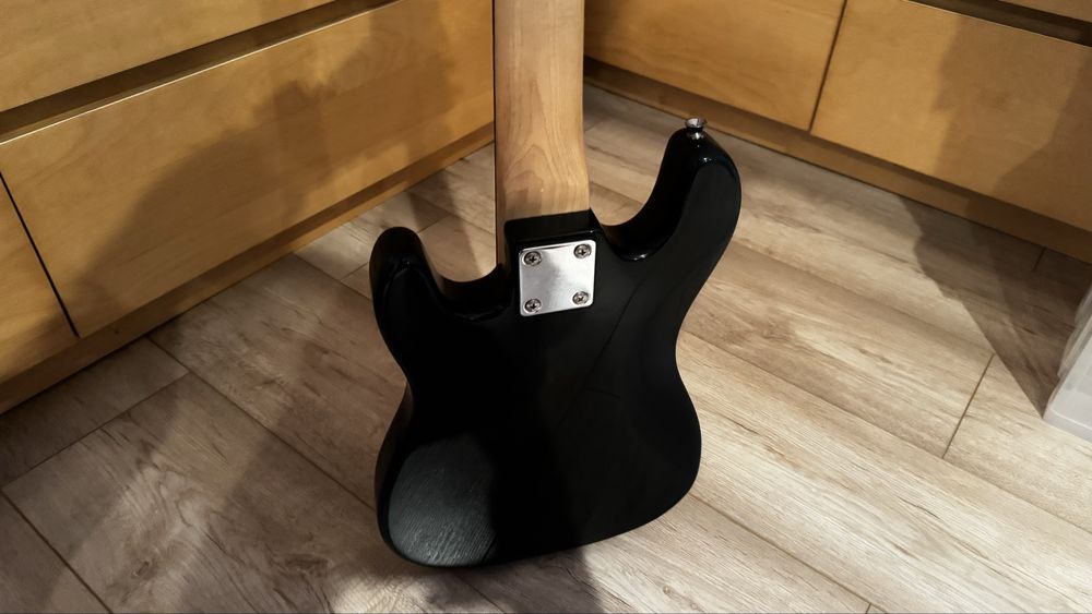 Dziecięca Gitara Elektryczna Tanglewood EE 12 Czarna Stratocaster BDB