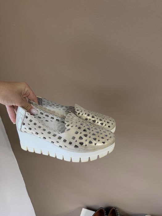 Взуття обувь туфлі балетки босоніжки лофери