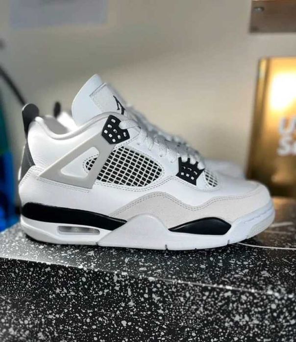 Jordan 4 retro Military black R.42