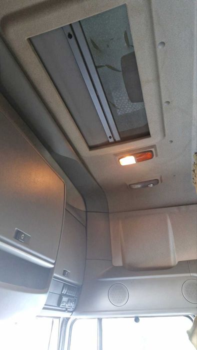 Сідельний тягач DAF XF105.460 під напівпричіп самосвал правий руль