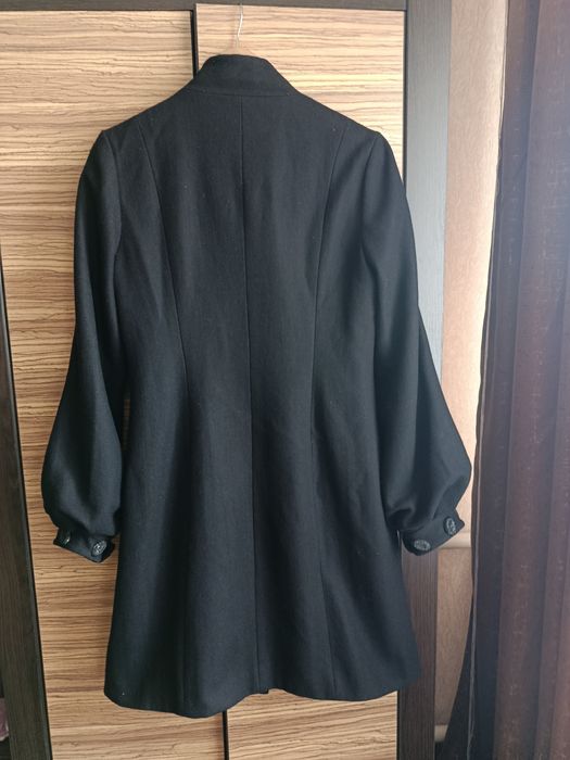 Чорне вовняне пальто з красивими гудзиками L-XL