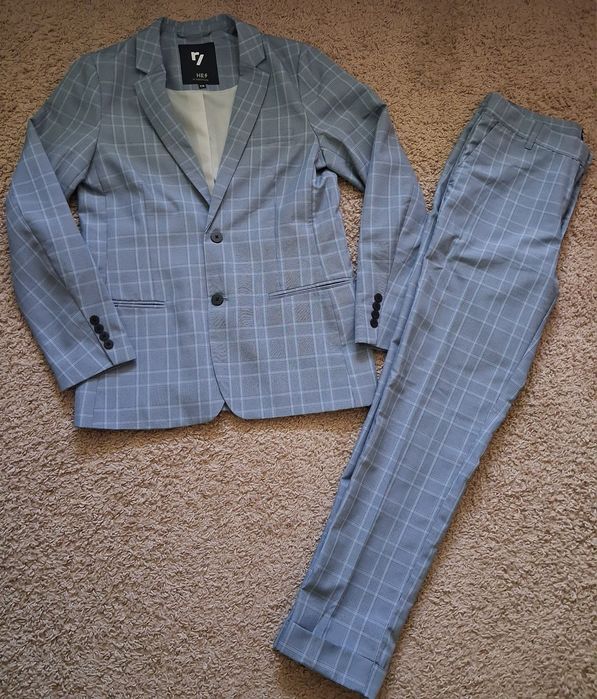 Stroj elegancki mlodziezowy