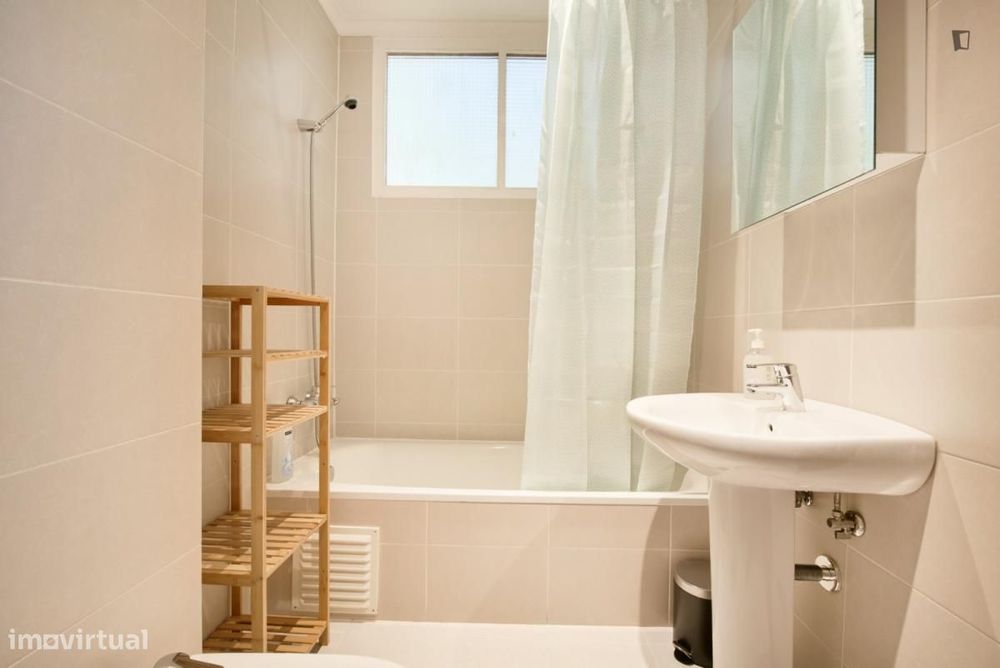 Quarto - localizado em Alvalade Lisbon