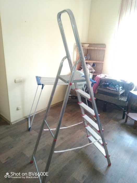 Продам Стремянку алюминий  на 6 ступеней
