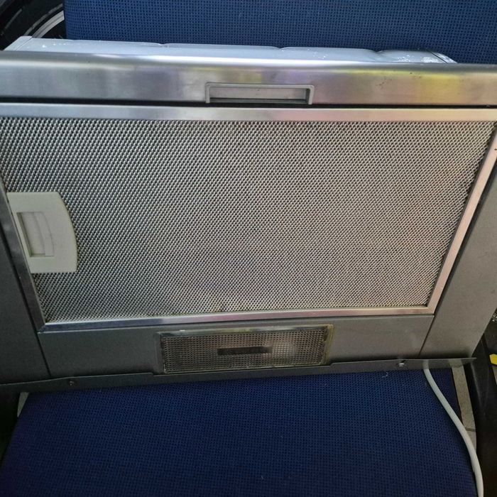 Okap Amika 50cm szerokości z dwoma filtrami wyciągany