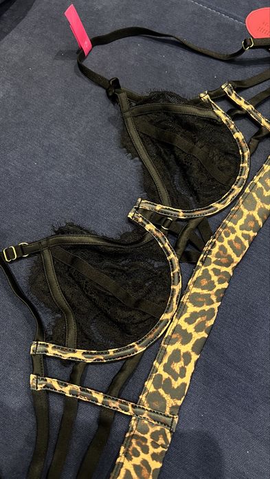 Hunkemoller Бюст привптная колекция