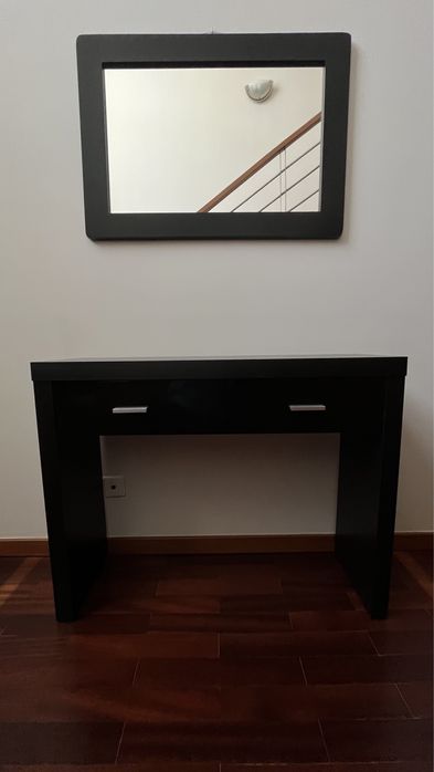 Cómoda de entrada com espelho