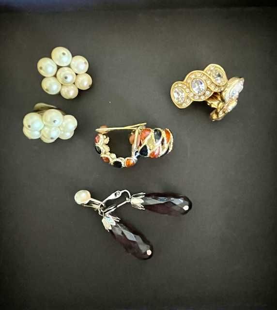 Elegantes e muito charmosos brincos, imperdíveis.