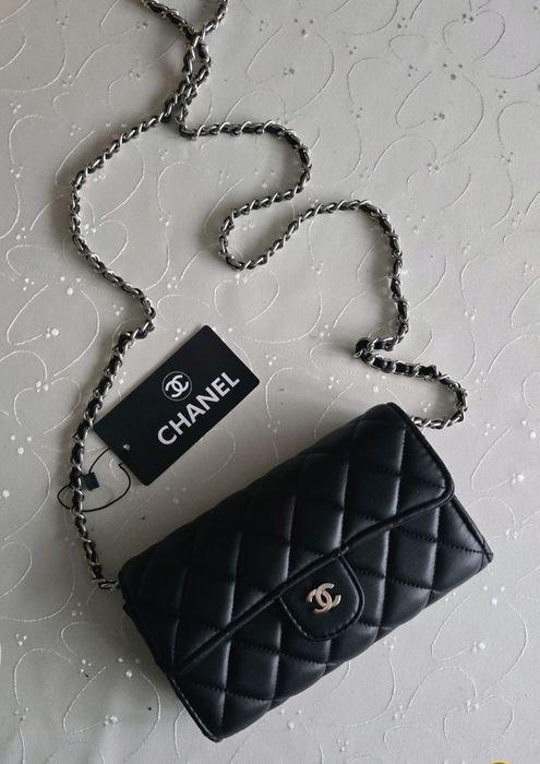 Portfel damski na łańcuszku