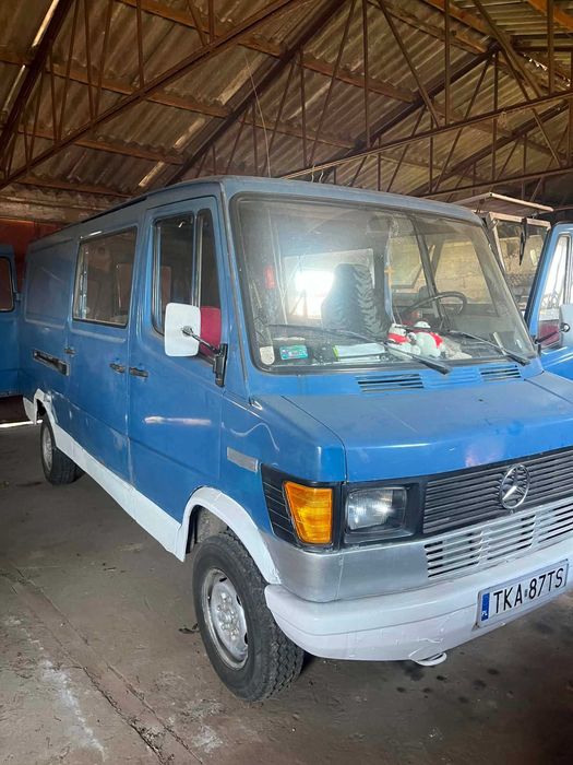 Samochód Dostawczy Mercedes Benz (Kaczka)